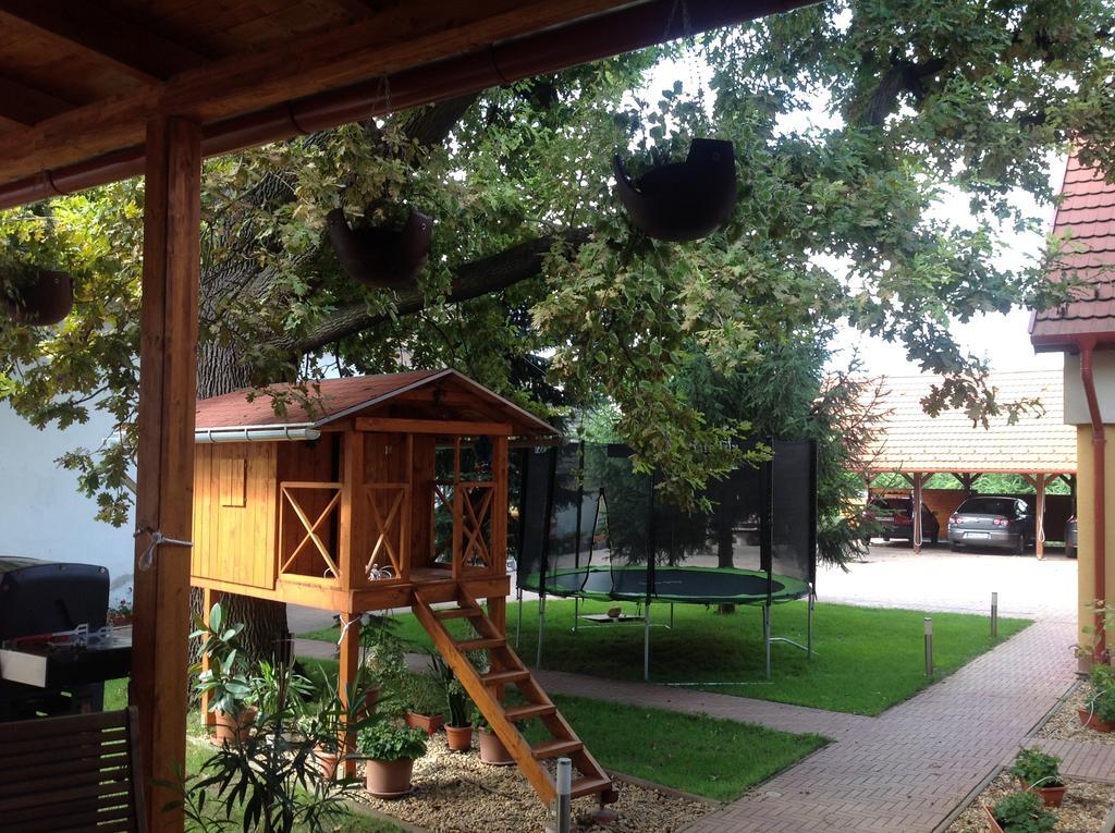 Hotel Oeregtoelgy Panzio Csongrád Zewnętrze zdjęcie